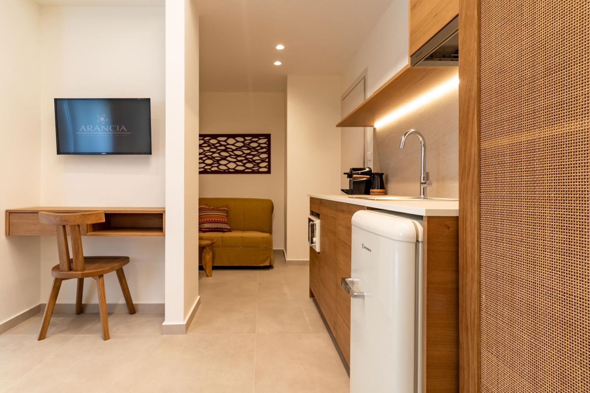 Arancia Elegant Rooms And Suites Tolo Bagian luar foto
